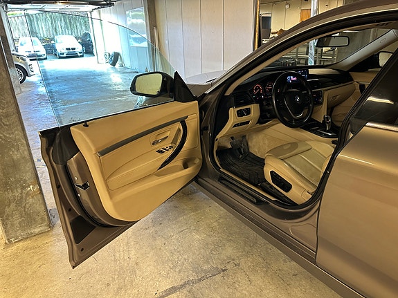 BMW 328i 11 of 30