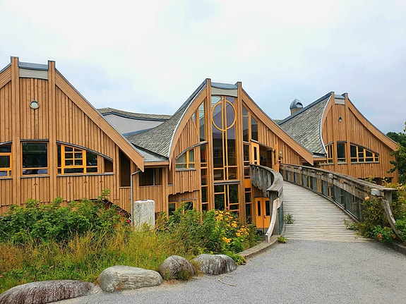 Hovedbygget til skolen