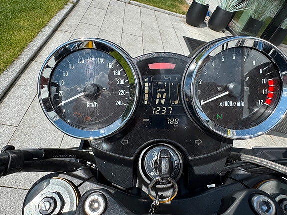 Kawasaki Z 900 RS 14 of 14