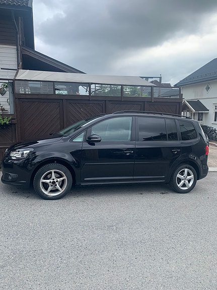 Volkswagen Touran 2 of 7