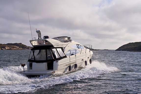 Flott og velholdt Azimut 42 FLY 3 of 5