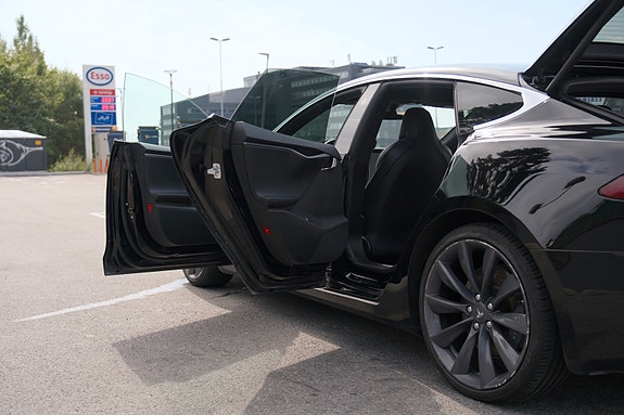Tesla Model S 15 of 30