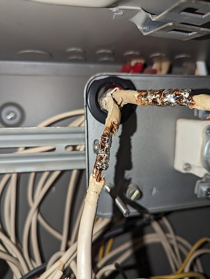 Utbedring av gammel sliten hovedkabel.