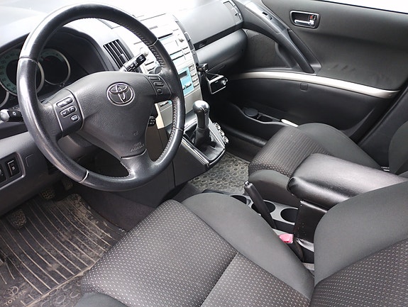 Toyota Corolla Verso 16 of 23