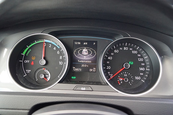 Volkswagen e-Golf VII 16 of 30