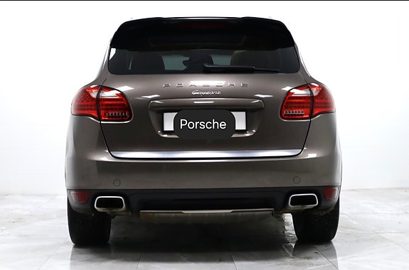 Porsche Cayenne 3 of 22