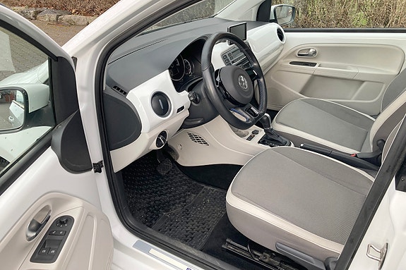 Volkswagen UP! 9 of 11