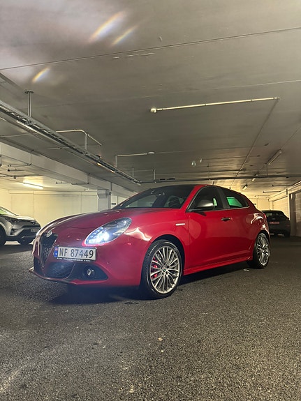 Alfa Romeo Giulietta 3 of 5
