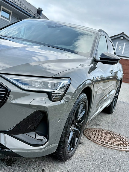 Audi e-tron 12 of 30