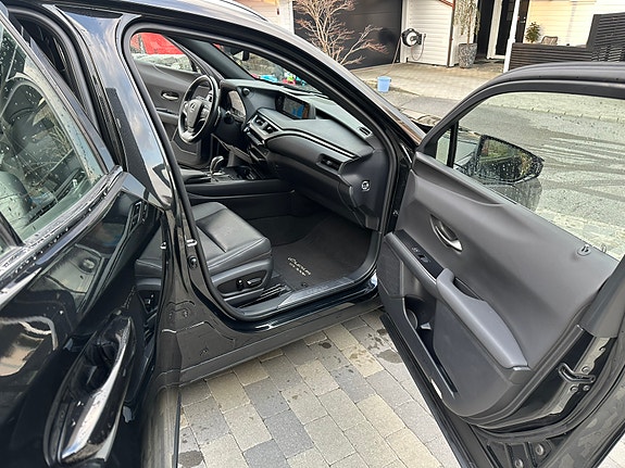 Lexus UX-Serie 6 of 19