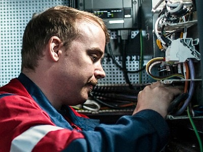 Ulstein Elektro Installasjon AS logo