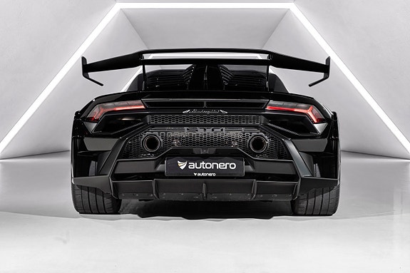 Lamborghini Huracan 4 of 5