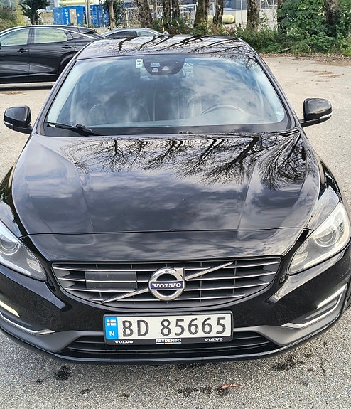 Volvo S60 2 of 17