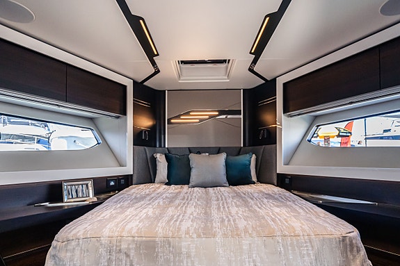 Sunseeker Predator 65 22 of 24