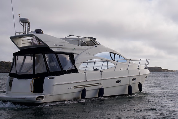 Flott og velholdt Azimut 42 FLY 2 of 5