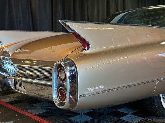 Cadillac Deville 19 of 30