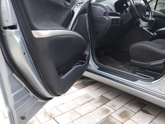 Toyota Corolla Verso 18 of 23