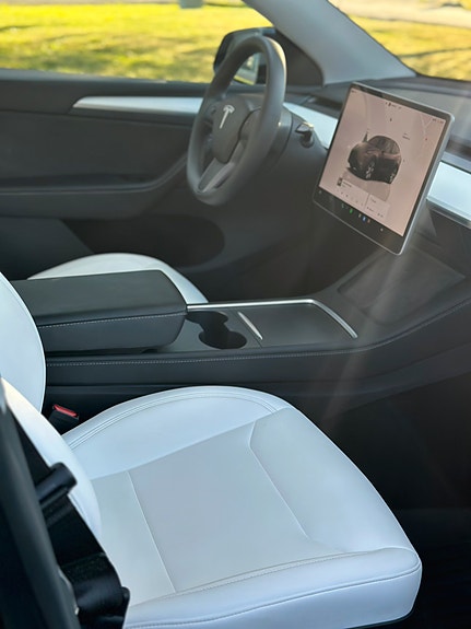 Tesla Model Y 18 of 30