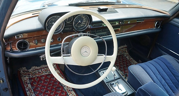 Mercedes-Benz 280 SE 15 of 30