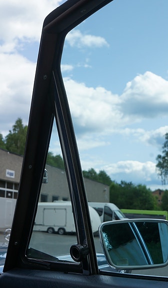 Mercedes-Benz 280 SE 24 of 30