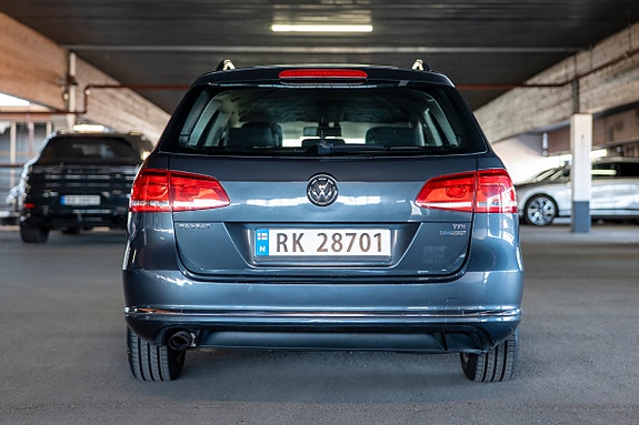 Volkswagen Passat 7 of 30