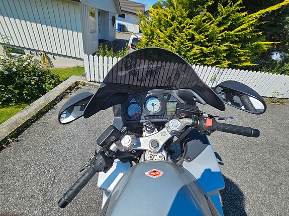 Honda VFR800 4 of 7