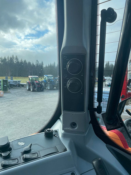 Valtra T254V m/FMG Underliggende skjær 2018, kr 879 000,-