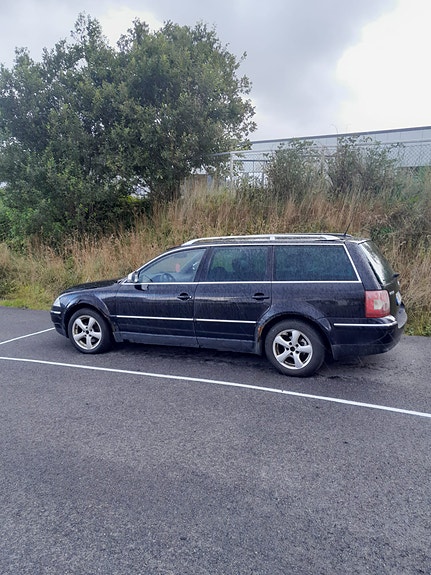 Volkswagen Passat 2 of 6