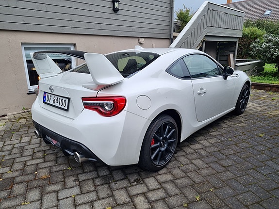 Toyota GT86 2 of 5