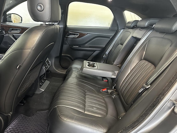 Jaguar F-PACE 14 of 28