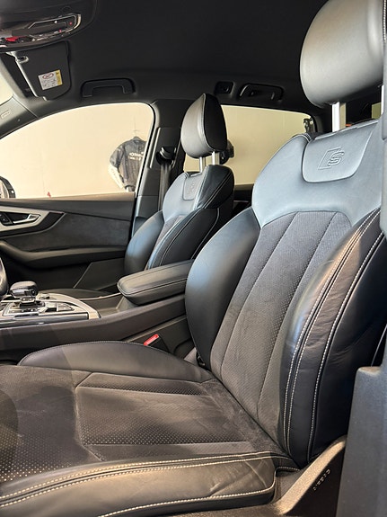 Audi Q7 10 of 14