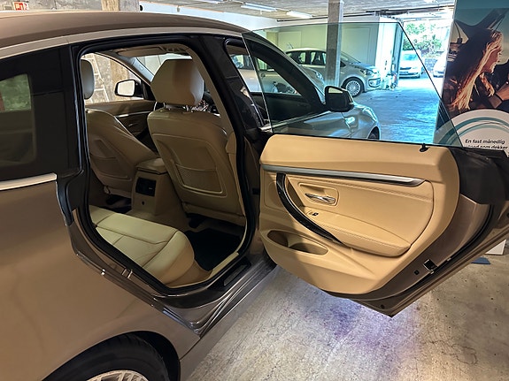 BMW 328i 24 of 30