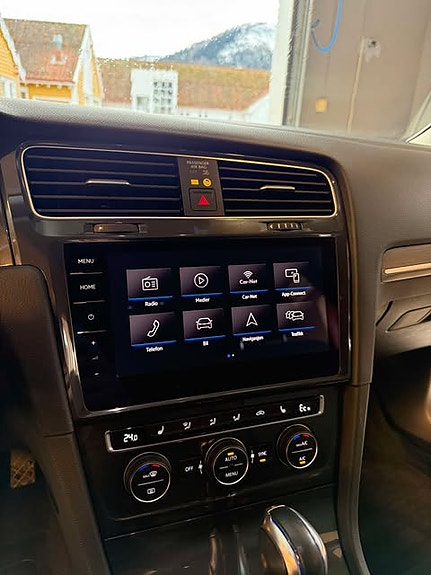 Volkswagen e-Golf VII 13 of 19