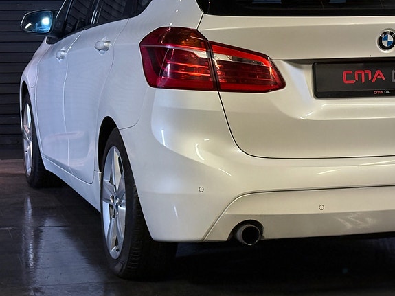 BMW 225xe 11 of 26