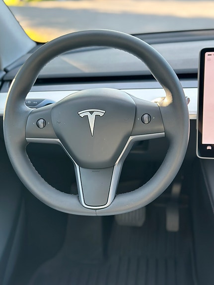 Tesla Model Y 19 of 30