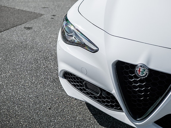 Alfa Romeo Giulia 4 of 5