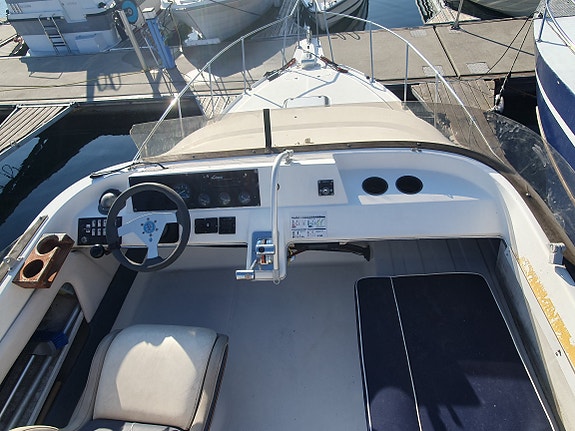 Bayliner Ciera 2858 Command Bridge 5 of 5