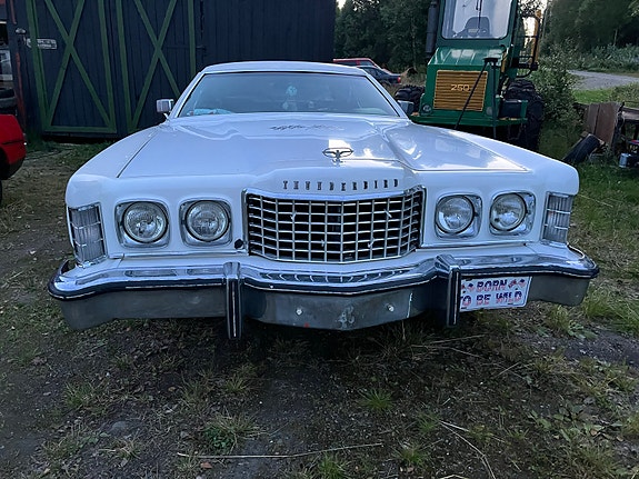 Ford Thunderbird 9 of 15