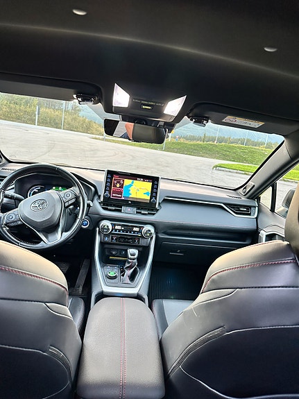 Toyota RAV4 8 of 19