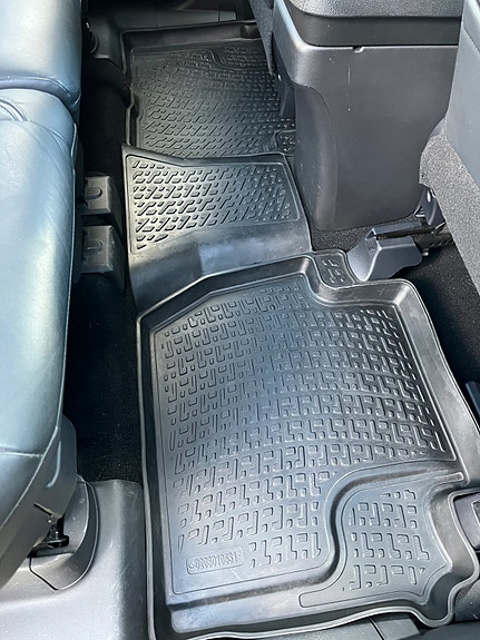 Mitsubishi Outlander 2 of 5