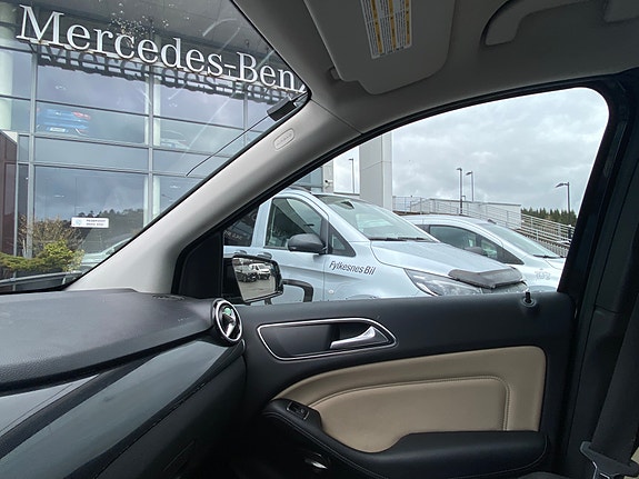 Mercedes-Benz B180 5 of 5