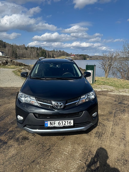 Toyota RAV4 2 of 5