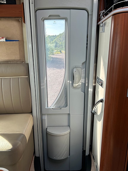 Mobilvetta K-Yacht Tekno Line 85 | lav km | ny reg. reim 24/4-26 | fukt- og gasstestet 7/8-25 | meget velholdt | enkle senger og senkeseng 25 of 30