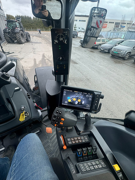 Valtra Demo Q 305 Utstyrsbombe! 2024, kr 2 445 000,-
