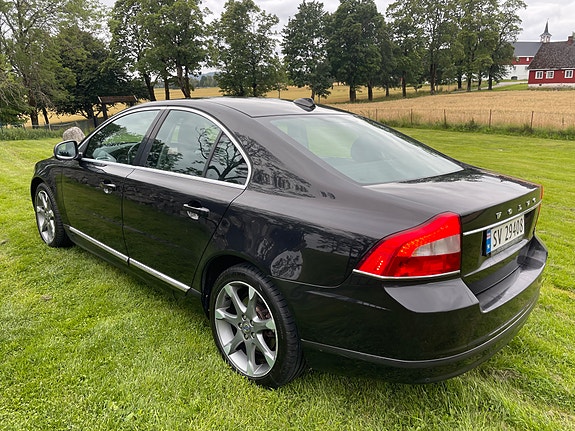 Volvo S80 2 of 5