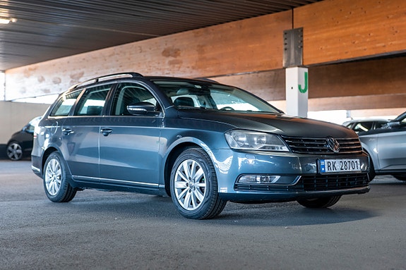 Volkswagen Passat 3 of 30