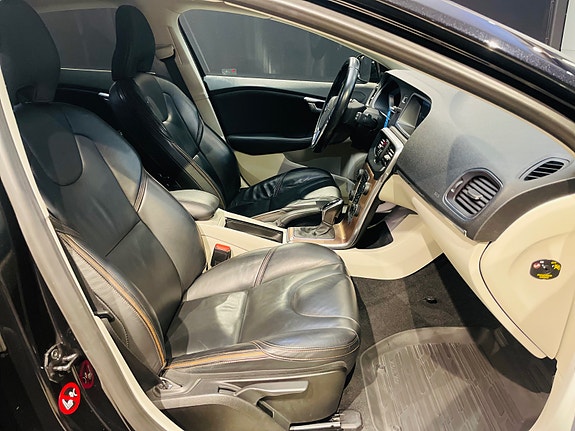 Volvo V40 Cross Country 30 of 30