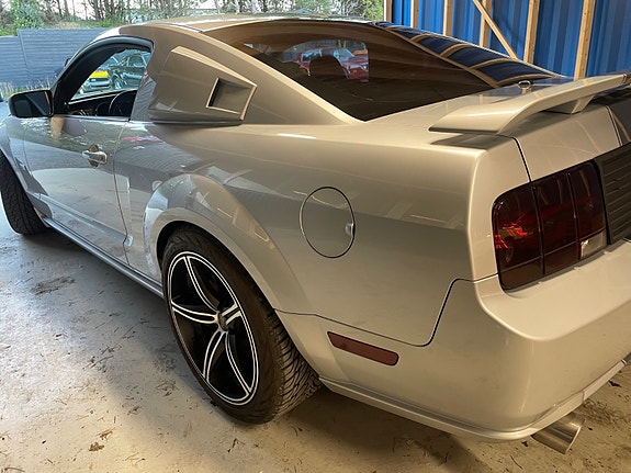 Ford Mustang 6 of 15