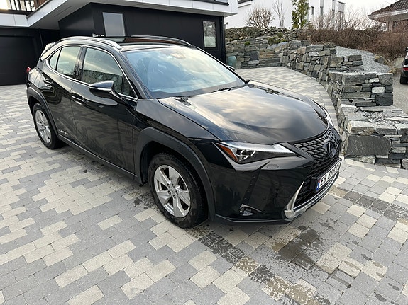Lexus UX-Serie 16 of 19