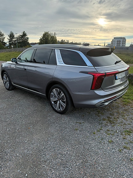 Hongqi E-HS9 5 of 21